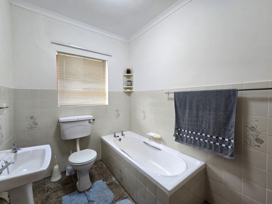 4 Bedroom Property for Sale in Noorsekloof Eastern Cape